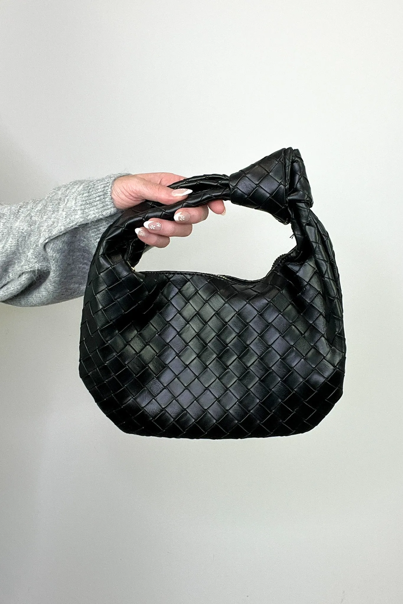 Impressive Detail Woven Knotted Sloucy Hobo Handbag