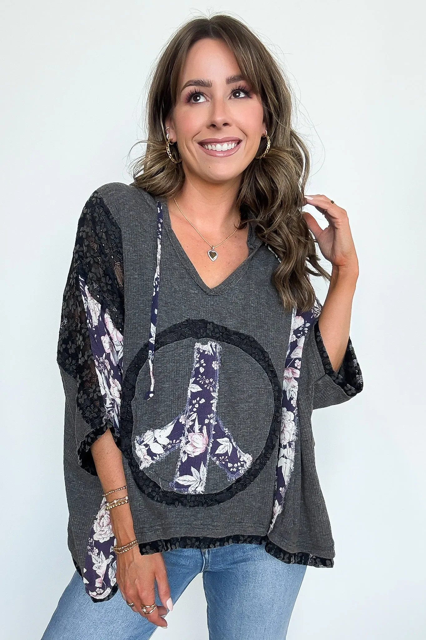 Outta Sight V-Neck Floral Peace Contrast Top