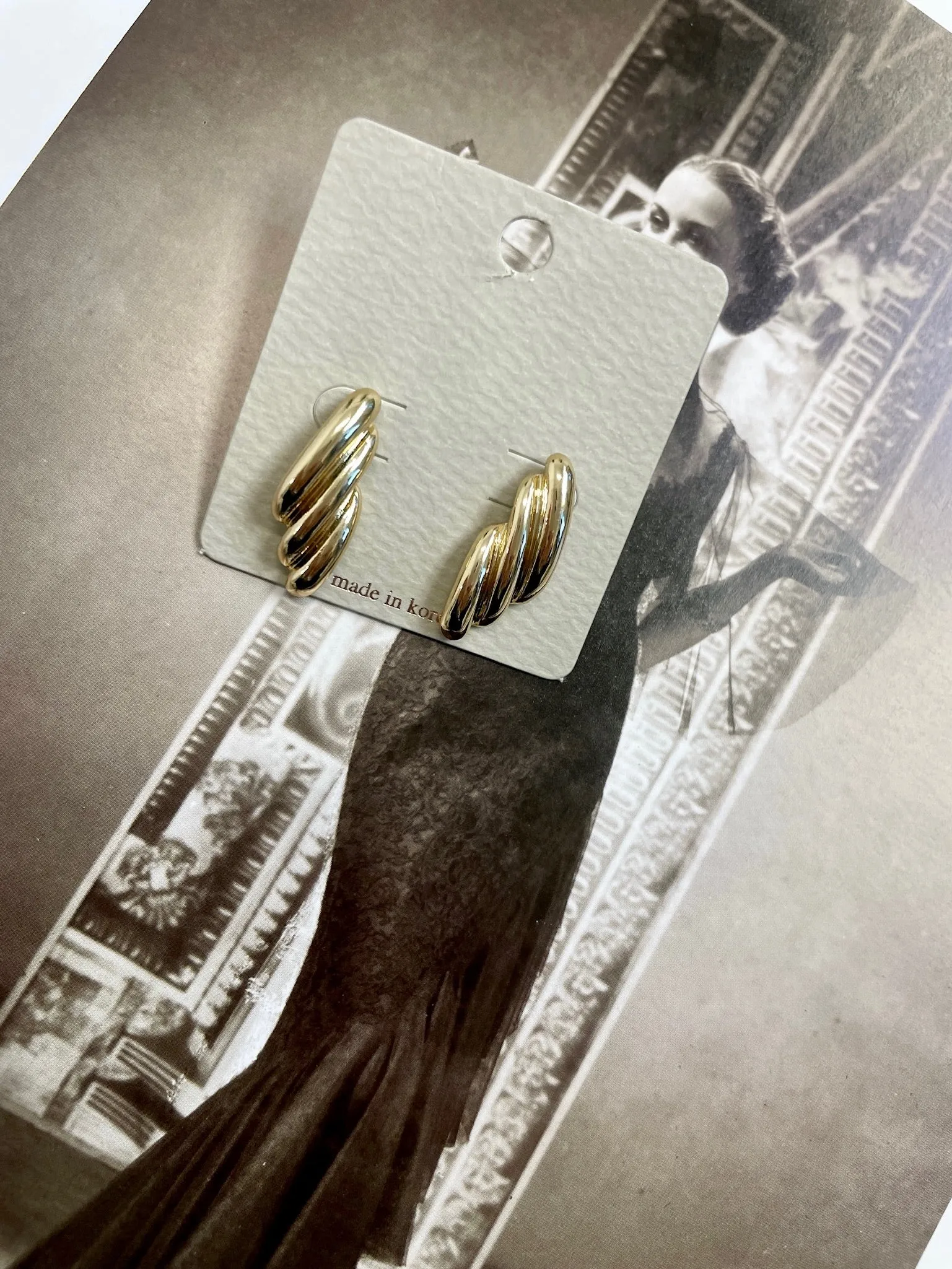 Rena Ripple Stud Earrings
